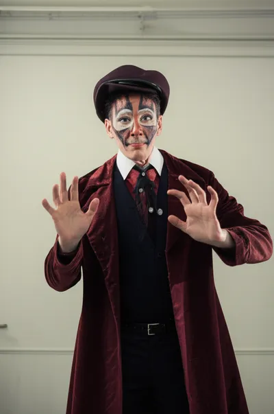 Illustration pose - Image 1