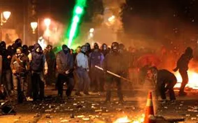 Illustration rioting - Image 2