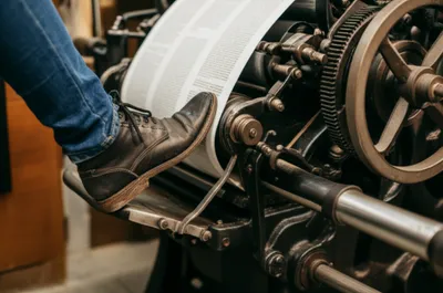 Illustration kicking - Image 1