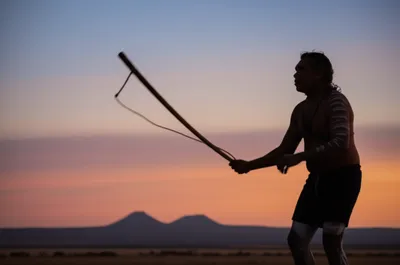 Illustration bullroarer