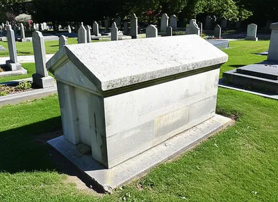 Illustration tomb - Image 1