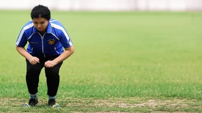 Illustration crouching - Image 1