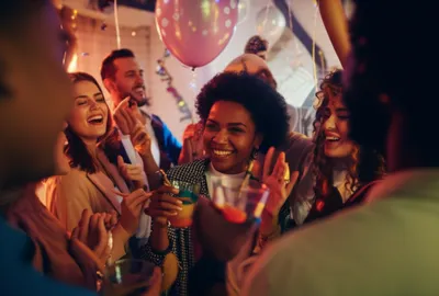 Illustration partygoer