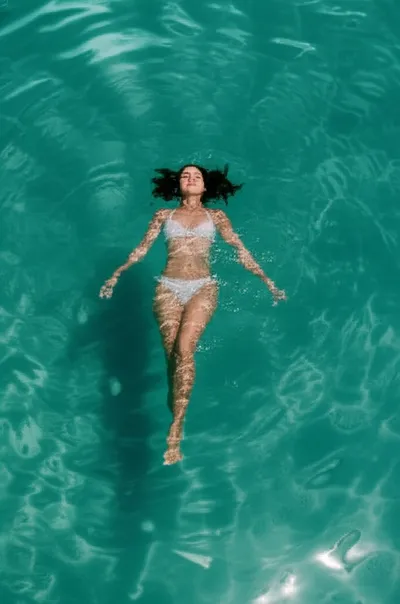 Illustration floating - Image 1