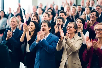 Illustration applaud - Image 1