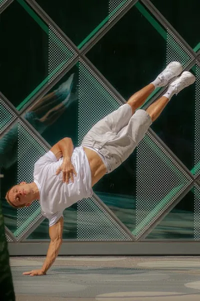 Hình ảnh minh họa breakdancing - Ảnh 2