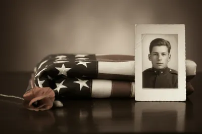 Illustration late - Image 1