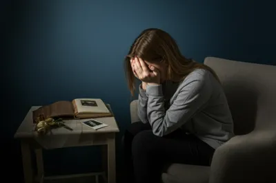 Illustration deprecating - Image 1