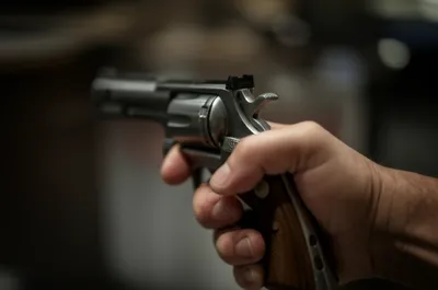 Illustration thumbed - Image 1