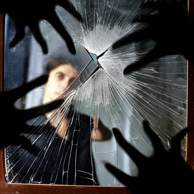 Illustration scandals - Image 1