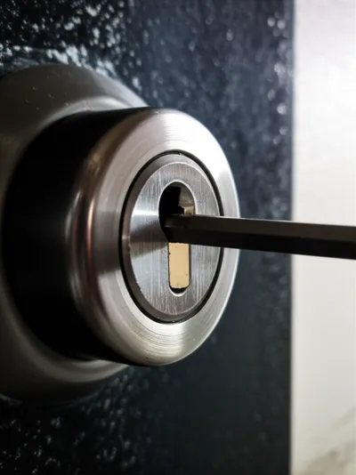 Illustration tampers - Image 1