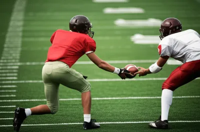 Illustration handoff - Image 1