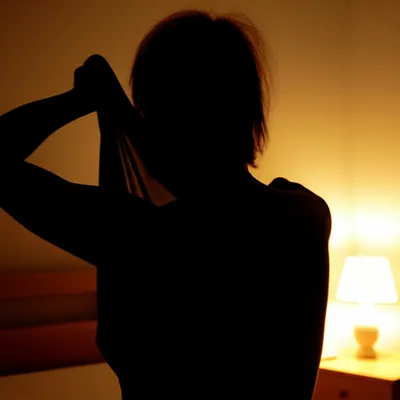 Illustration undress - Image 1