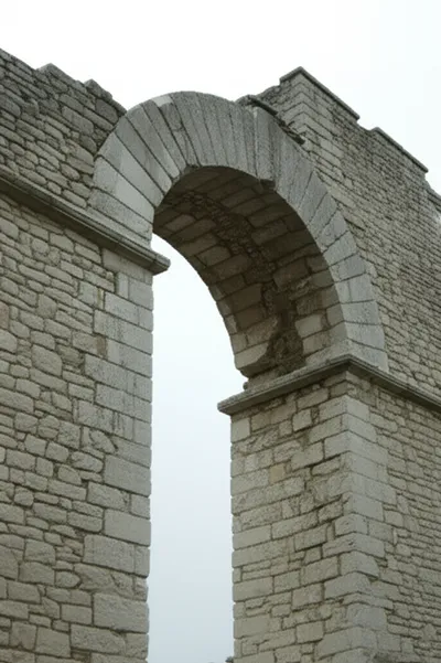 Illustration buttressed