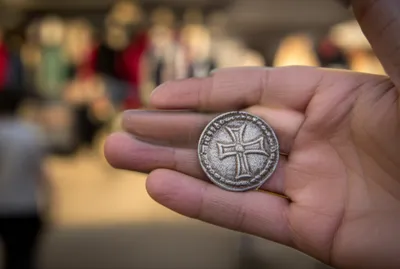 Illustration cross - Image 1