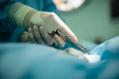 Illustration righthand - Image 1