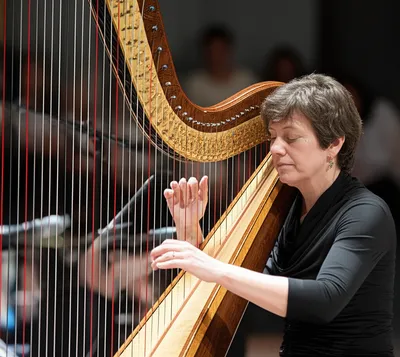 Illustration harpist - Image 1