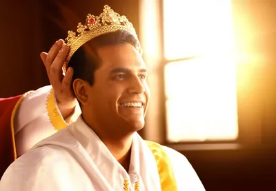 Illustration crowned - Image 1