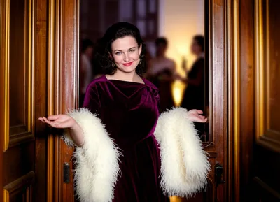 Illustration procuress