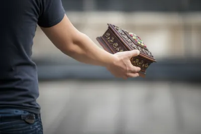 Illustration slighted - Image 1