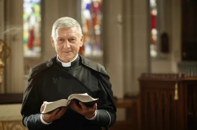 Illustration churchman - Image 1