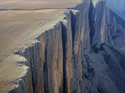 Illustration hang - Image 1